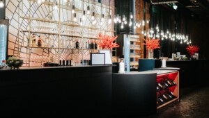 Flaschenvitrine Bartresen 2.0 – Bild 3